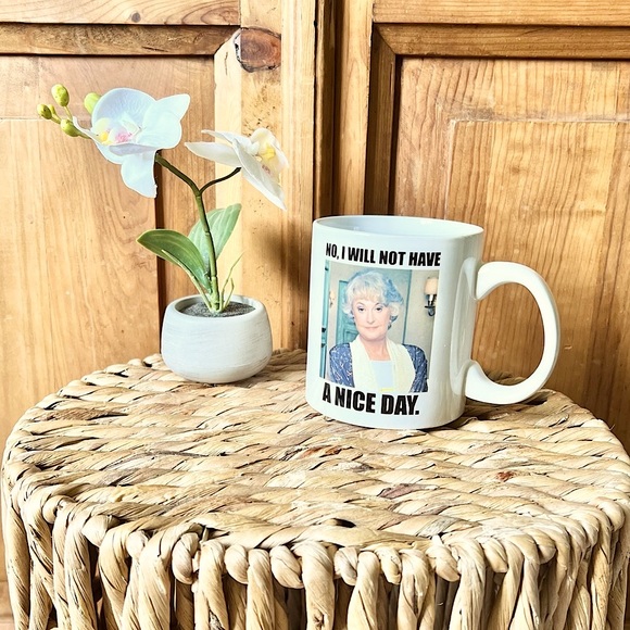 The Golden Girls Dorothy Zbornak 20oz Coffee Mug - Picture 2 of 13
